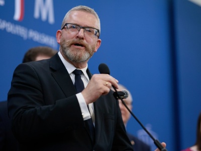Grzegorz Braun w prokuraturze. Usłyszał zarzuty