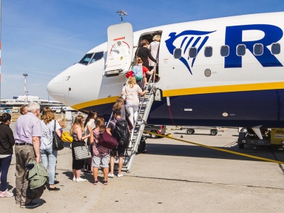 Ryanair łaskawy. Większy bagaż podręczny, możesz szaleć ze skarpetami
