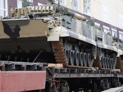Ogromny transport najnowszych wozów bojowych BMP-3 w Ukrainie
