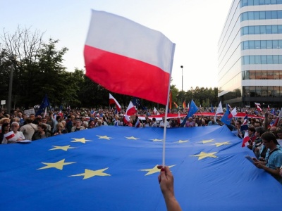 Niepokojący sondaż. Polacy najbardziej sceptyczni w fundamentalnej sprawie