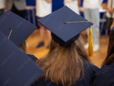 14 tys. zł po skończeniu studiów. Te kierunki gwarantują to do ręki
