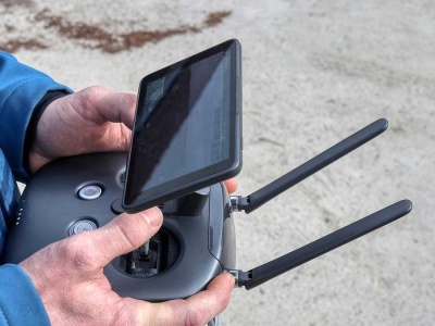 Chiński dron wygląda jak komar. Może siadać na dłoni i szpiegować