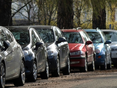 Strefy płatnego parkowania są za drogie. Rzecznik Praw Obywatelskich widzi problem