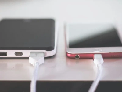 Zakaz smartfonów w szkołach. Obejmie również placówki katolickie