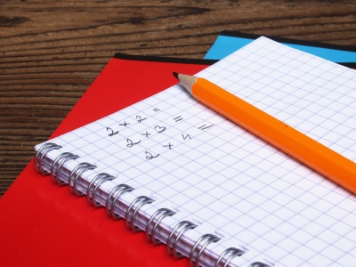 Ósmoklasiści 2025: lepszy język polski, słabsza matematyka. Co mówią wyniki egzaminów?