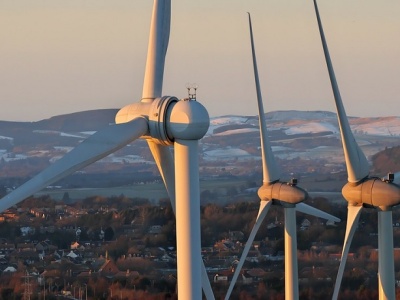 Brak prądu w Pradze. Przyczyną zbyt dużo energii odnawialnej w systemie?