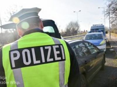 Wyposażenie auta za granicą. Co mówią przepisy, a co naprawdę warto mieć?