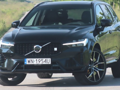 Volvo XC60 T8 eAWD dokonuje niemożliwego. Łączy ogień i wodę