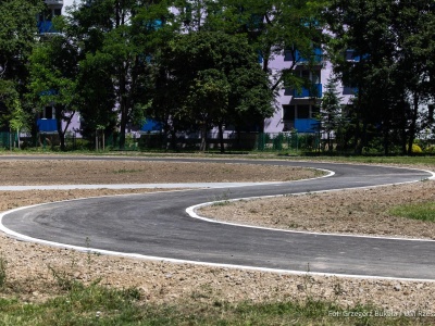Tor dla rolkarzy na Nowym Mieście prawie gotowy. „Oddamy go jeszcze w te wakacje” [ZDJĘCIA]