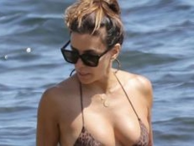 50-letnia Eva Longoria zachwyca formą, bycząc się w bikini w Marbelli
