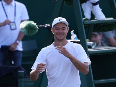 Dwa lata temu nie mógł wyjść na kort. Teraz zagra o ćwierćfinał Wimbledonu!