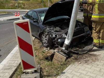 Kierowca zasłabł i uderzył w latarnię