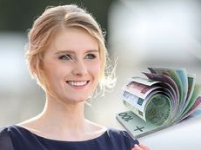 Mąż nie musi utrzymywać Kingi Dudy. Córka prezydenta zarabia więcej niż on