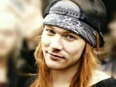 Był bożyszczem kobiet. Axl Rose z Guns N’ Roses zaśpiewał wielkie hity. Fani w szoku. 