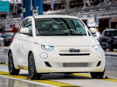 Nowy Fiat 500 Hybrid z silnikiem Firefly nadchodzi. Do końca 2025 roku powstanie 5000 sztuk