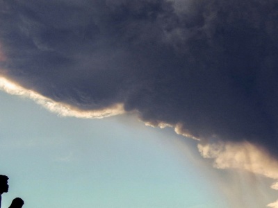 ​Potężna erupcja wulkanu. Kolumna popiołu wystrzeliła na wysokość 19 km