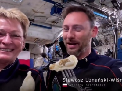 Sławosz Uznański - Wiśniewski zajadał się polskimi pierogami w przestrzeni kosmicznej