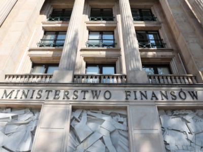 Wojny nikotynowe. Ministerstwo Finansów odpowiada na pytania o paraliż rynku e-papierosów