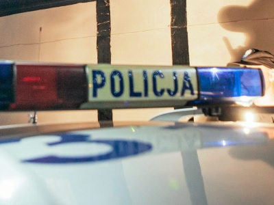 Przyszedł na widzenie z dzieckiem. Zabrał córkę i zostawił z kolegą. Policjanci odkryli coś jeszcze