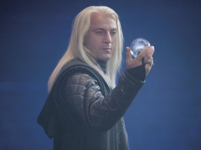 Harry Potter. Filmowy Lucjusz Malfoy staje w obronie serialowego Snape'a