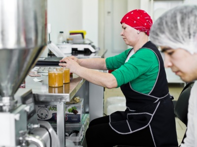 Krótszy tydzień pracy w przemyśle. Eksperci wątpią, a ktoś już to robi