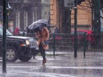 Niż znad Bałkanów przyniesie Polsce ulewy. IMGW wydał alerty