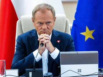 Sondaż: Polacy po równo podzieleni wobec tego, czy Tusk powinien podać się do dymisji, czy nie