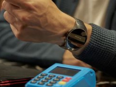 Huawei ulepszył płatności zbliżeniowe. Teraz naprawdę wystarczy zegarek