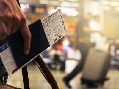 Lotnisko pod wodą, odwołane loty, pasażerowie uwięzieni. Służby wydają alerty dla całej Polski
