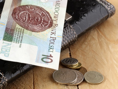 14. emerytura w 2025 roku — kto dostanie dodatkowe 1878 złotych i kiedy spodziewać się pieniędzy?