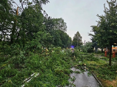 Podkarpacie po burzy: dachy zerwane, drogi zablokowane, ponad 400 interwencji
