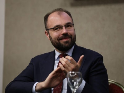 Poseł PiS pracuje nad nową konstytucją. Chce większej władzy prezydenta