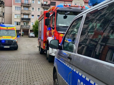 Dwie osoby nie żyją. Akcja w bloku (ZDJĘCIA)