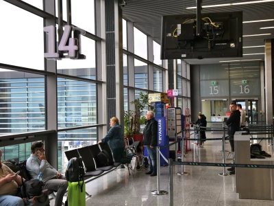 Ważna atrakcja polskiego lotniska zamknięta. Turyści muszą zaczekać