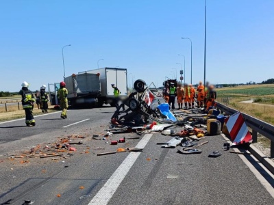 Bus uderzył w pojazd Służby Drogowej