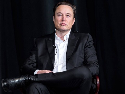 Elon Musk reaguje na działa Groka. 