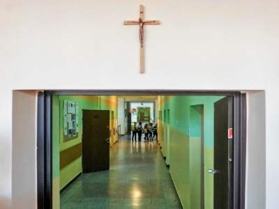 Awantura o krzyż w niemieckiej szkole. Byłe uczennice wygrały w sądzie