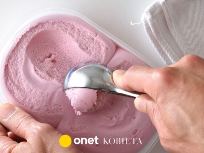 Tak łatwiej wyjmiesz lody z pudełka. Wystarczy jeden prosty trik