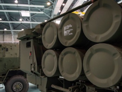 USA wznowiły dostawy broni do Kijowa: na Ukrainę trafiły pociski kalibru 155 mm i rakiety taktyczne GMLRS