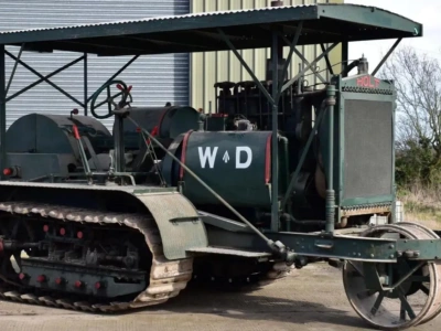 Kultowe ciągniki na aukcji. Rzadki traktor z wojny sprzedany za 370 tys. zł