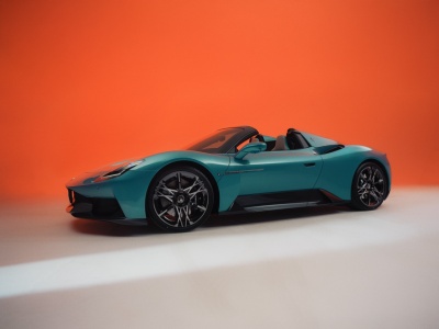 Nowy MC wchodzi na imprezę. To Maserati ma dziwną nazwę i V6