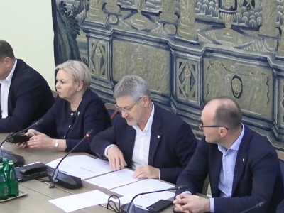 Skandal na komisji finansów! KO przerwała głosowanie