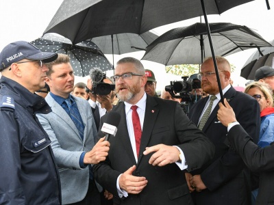 Braun przeszedł samego siebie. Wywołał skandal w Jedwabnem