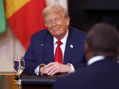 Wpadka Trumpa: Pochwalił angielszczyznę prezydenta kraju, w którym angielski jest językiem oficjalnym