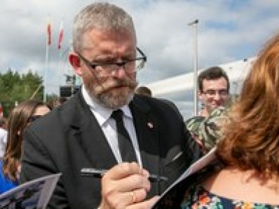 Prokuratura i Muzeum Auschwitz-Birkenau reagują na haniebne słowa Grzegorza Brauna