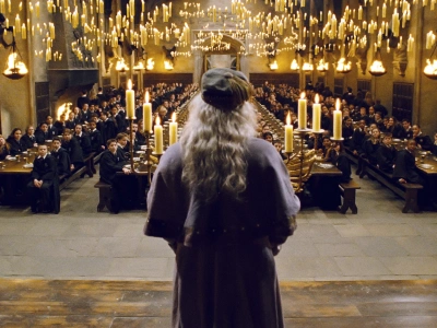 Hogwart w budowie. Nowe zdjęcia z planu Harry'ego Pottera pokazują Wielką Salę