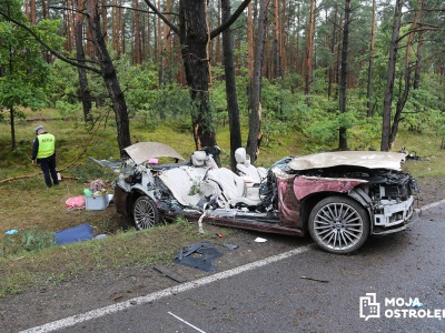 Wypadek na DK60. Maybach kompletnie zniszczony