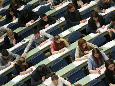 Absolwenci tych kierunków mogą liczyć na 14 tys. na start. Na liście nie tylko informatyka