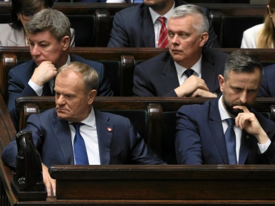 Sondaż: KO i PiS poniżej 30 proc. Trzy partie poza Sejmem