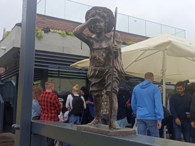 Anioły na ul. Szczytnej i Bulwarze Filadelfijskim w Toruniu. Nowe figurki odsłonięte